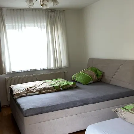 Gut Gelegene In Neustadt Appartamento